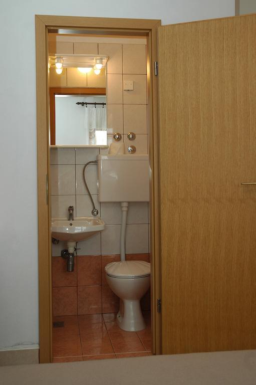 Apartments Jurina 2 Krk Town Chambre photo